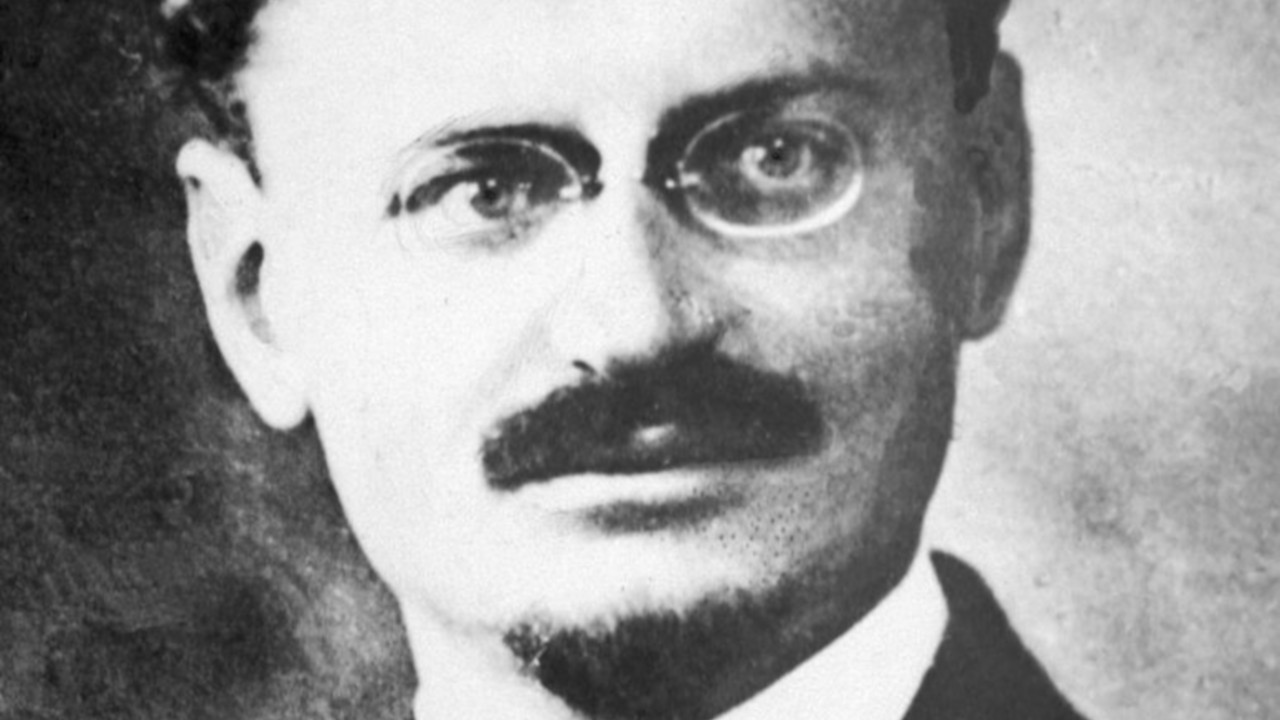 A controversa biografia não partidária de Trotski