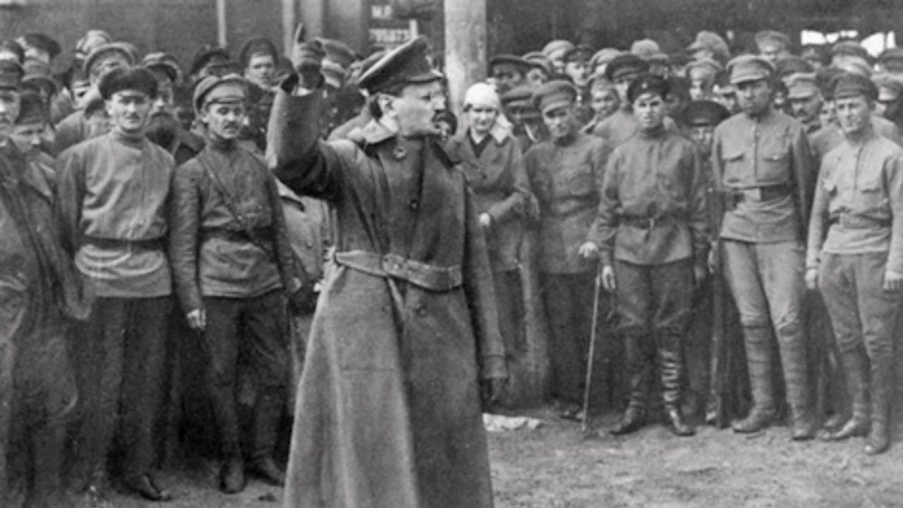 Soyuz nerushimy: Há 102 anos, o Exército Vermelho era criado por Leon Trotsky