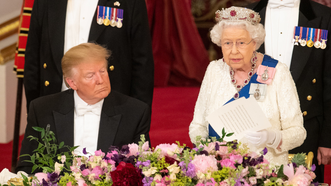 O dia em que Donald Trump dormiu durante um discurso da rainha Elizabeth II