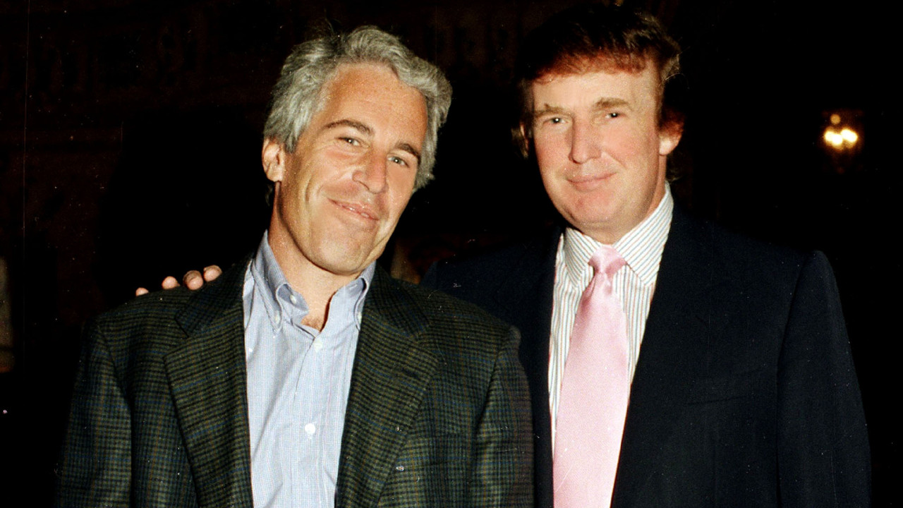 Pelo Twitter, Donald Trump retuita teoria da conspiração sobre a morte de Jeffrey Epstein