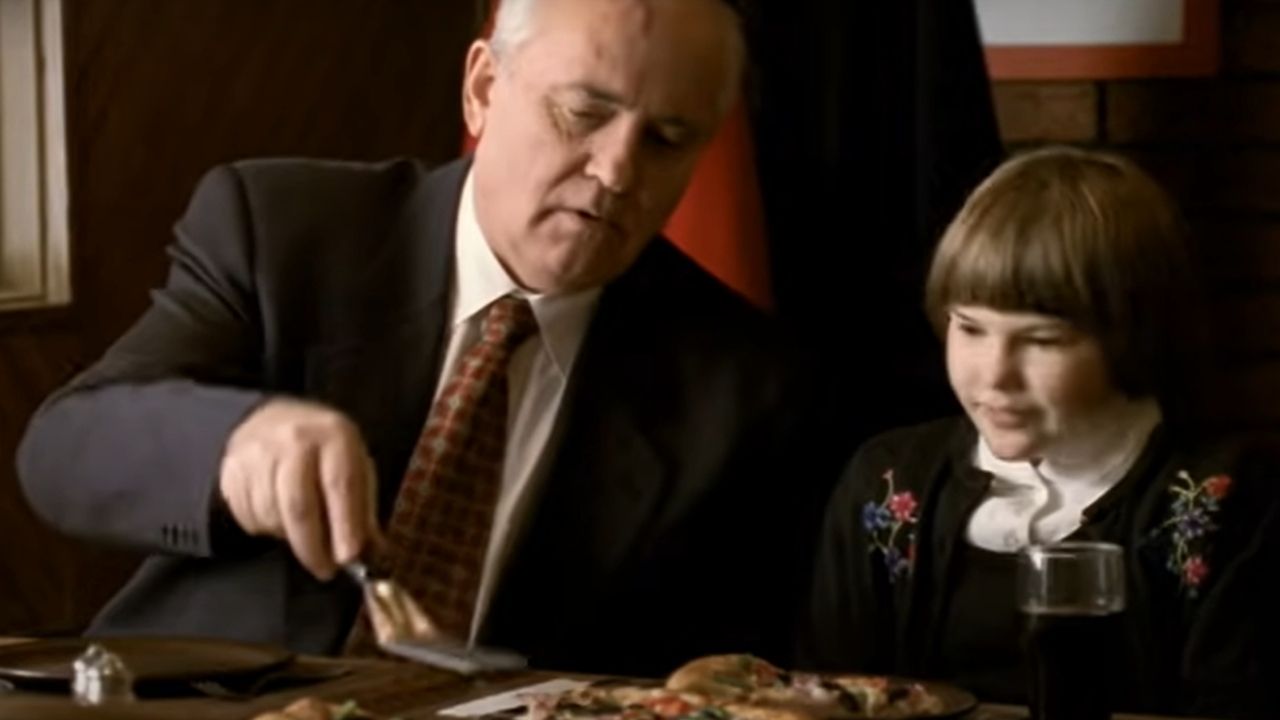 Após o fim da URSS, Gorbachev protagonizou comercial do Pizza Hut