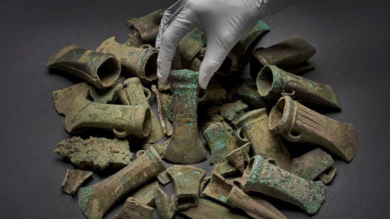 Ferramentas da Idade do Bronze são encontradas em canteiro de obras