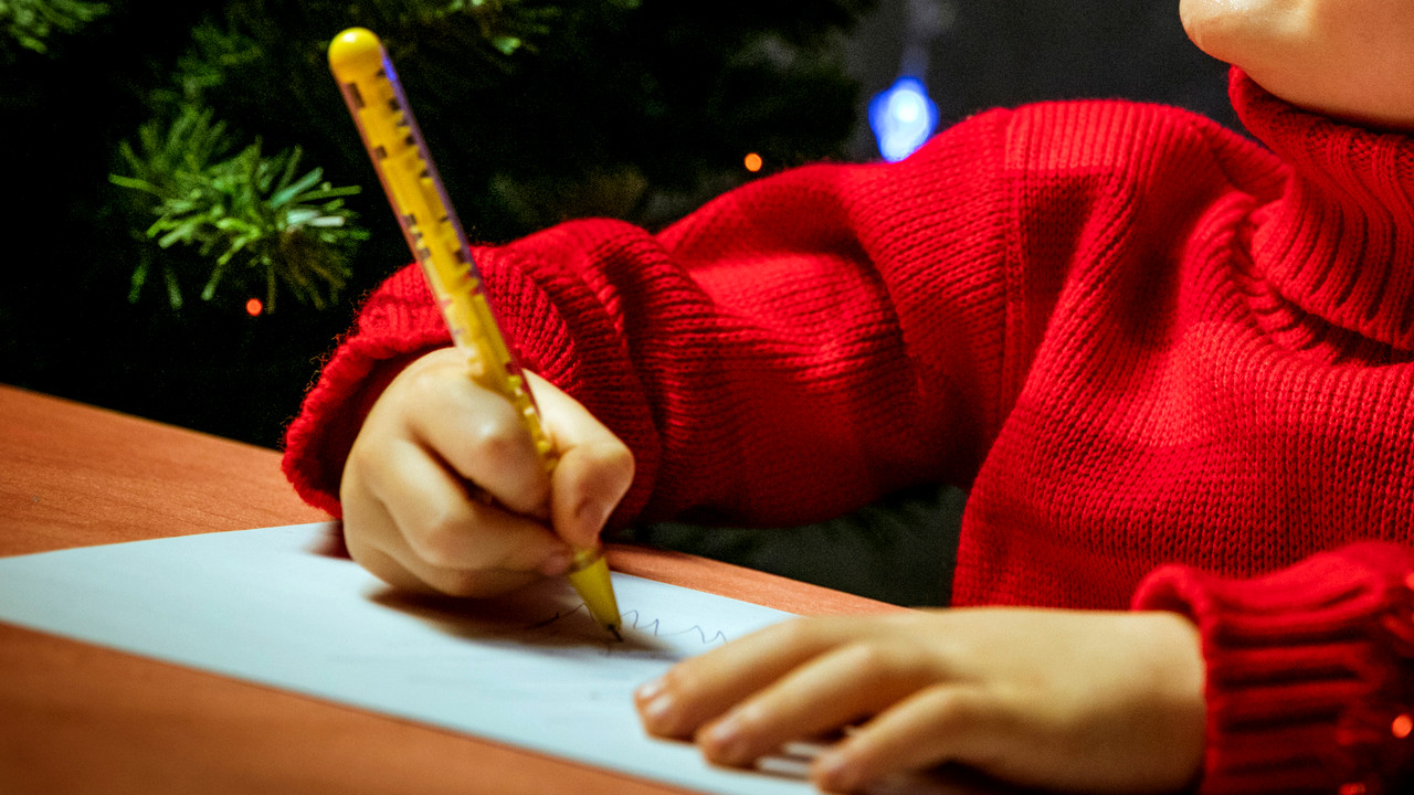 Menina de seis anos encontra denúncia sobre trabalho escravo em cartão de Natal